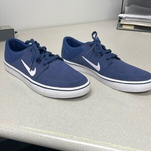Navy Nike SB, new, no tags, never been worn.